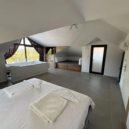 Villa Lifeport *